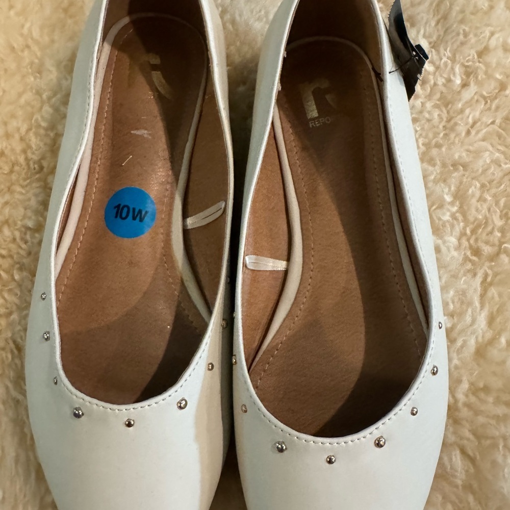 Report White Flats with Gold Stud Design